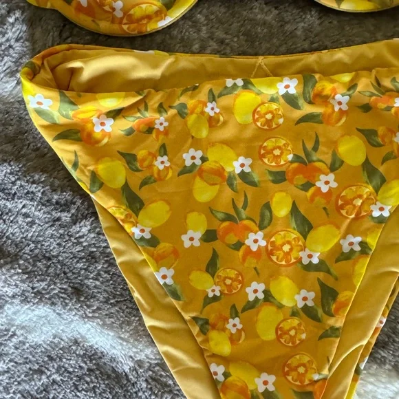❤️ SOLD ON CURTSY ❤️Dippin Daisys Bikini Set - Picture 4 of 12
